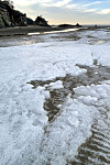 The waves are frozen on Dadaepo Beach in Busan on Wednesday as a cold wave hit the entire peninsula. Morning temperatures in Busan dipped to minus 5.9 degrees Celsius (21.38 degrees Fahrenheit) on Wednesday. [SONG BONG-GEUN]