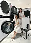 Models show off home appliances at an LG Electronics store in Lotte Department Store headquarters in Jung District, central Seoul, on Monday. The household appliances are especially popular during the hot, rainy season. [YONHAP]