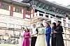 Korean first lady Kim Hea Kyung, center, and spouses of APEC leaders pose for a photo during their visit to Bulguk Temple in Gyeongju, North Gyeongsang, on Oct. 31. [YONHAP]