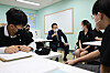 President Yoon Suk-yeol, center, answers questions from students at Umtum School in Guro District, western Seoul on Tuesday. [YONHAP]