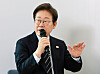President Lee Jae Myung speaks during a meeting with cultural and artistic award recipients at the presidential office in Yongsan District, central Seoul, on June 30. [YONHAP]