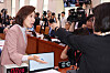 Rep. Na Kyung-won of the People Power Party protests against a disciplinary order issued by committee chairwoman Choo Mi-ae of the Democratic Party during a Legislation and Judiciary Committee hearing at the National Assembly in Yeouido, western Seoul, on Sept. 22. [YONHAP]
