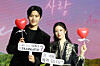 Actors Kim Seon-ho, left, and Go Youn-jung pose during a press conference for Netflix romantic comedy series ″Can This Love Be Translated?″ held at Gangnam District, southern Seoul, on Jan. 13. [YONHAP]
