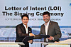 Lotte Biologics CEO Richard Lee, left, and Sebastian Arana, head of Process Solutions at Merck, shake hands during a letter of agreement signing ceremony. [LOTTE BIOLOGICS]