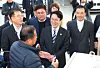 Prime Minister Kim Min-seok looks at solar power panels at a village in Yeoju, Gyeonggi, on Nov. 20. [NEWS1]