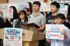 Students read a proclamation at the launch ceremony of the 21st Presidential Election Youth Mock Vote in the briefing room of the Busan Metropolitan Council on May 15. [YONHAP]