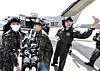 Rescue and medical team members, including Director Lee Cook-jong, center right, of the Armed Forces Daejeon Hospital, move to a naval aircraft capable of transporting personnel to evacuate seriously injured people during a joint medical support training drill as part of the Ulchi Freedom Shield exercise in Pohang on March 12. [NEWS1]
