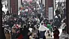 Citizens visit the Gyeongbok Palace in Jongno District in central Seoul on Jan. 27. [YONHAP]