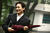 Actor Ahn Sung-ki, who died on Jan. 5 at the age of 74, as seen in the film 'Radio Star' (2006) [CINEMA SERVICE]