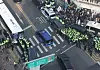 A convoy carrying President Yoon Suk Yeol heads to the Constitutional Court in Jongno District, central Seoul, on Jan. 21. [YONHAP]