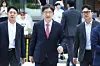 Rep. Kweon Seong-dong of the conservative People Power Party appears before the independent counsel investigating former first lady Kim Keon Hee in Gwanghwamun, central Seoul, on Aug. 27. [JOONGANG ILBO]