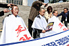 From left: Democratic Party Reps. Jeon Jin-sook, Park Hong-bae and Kim Moon-soo shave their heads on the steps of the National Assembly in Yeouido, western Seoul, on March 11. [NEWS1]