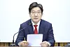 Former People Power Party floor leader Kwon Seong-dong at a party strategy meeting held at the National Assembly in Yeouido, western Seoul, on April 15. [JOONGANG ILBO]
