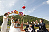The Dalseo District Office in Daegu promotes an event for young singles with an aim to raise awareness of marriage and childbirth in a public park in 2017. [JOONGANG PHOTO]
