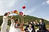The Dalseo District Office in Daegu promotes an event for young singles with an aim to raise awareness of marriage and childbirth in a public park in 2017. [JOONGANG PHOTO]