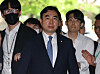 Independent lawmaker Youn Kwan-suk, who left the Democratic Party last year, appears at court in August 2023. [YONHAP]