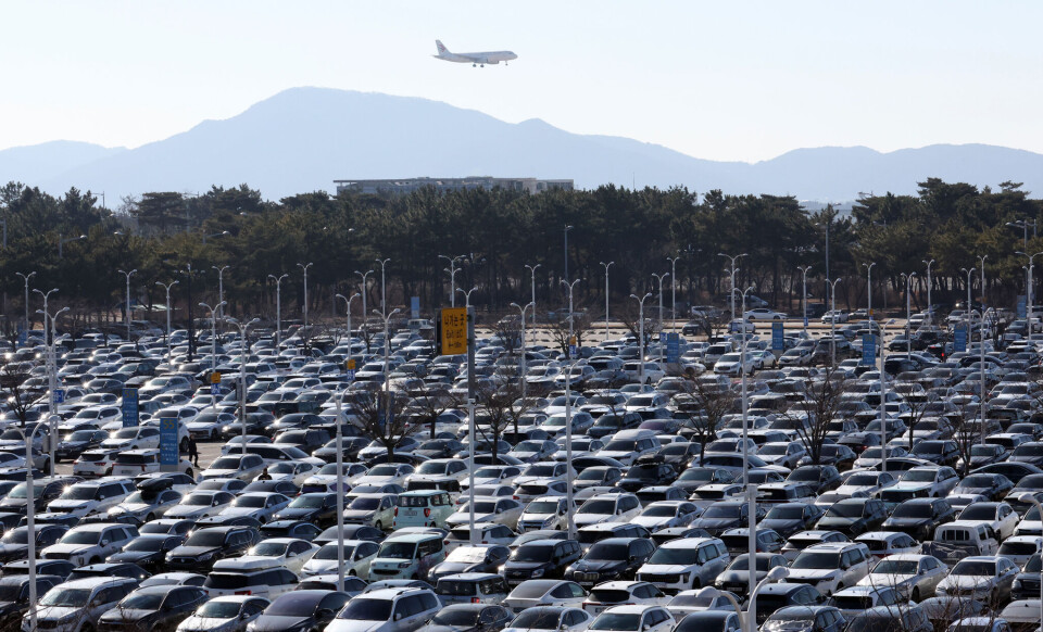 Clocking Terminal Machine Incheon Airport tells passengers to arrive 3 hours early as peak travel ...