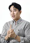 Hanteo Global CEO Kwak Young-ho speaks during an interview with the Korea JoongAng Daily in August at the company's headquarters in southern Seoul. [PARK SANG-MOON]