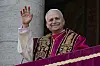 Pope Leo XIV waves to a crowd of faithful from the central loggia of the Papal Basilica of St. Mary Major in Rome, on May 25, where he came to venerate the icon of the 'Salus Populi Romani' (Protectress of the Roman People) Madonna. [AP/YONHAP]