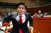 People Power Party (PPP) presidential candidate Kim Moon-soo leaves the National Assembly’s general meeting room in Yeouido, western Seoul, on May 9, shortly after PPP interim leader Kwon Young-se made remarks pressuring him to unify his candidacy and exited the session. [NEWS1]