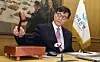 Bank of Korea Gov. Rhee Chang-yong at the Monetary Policy Board meeting on Jan. 16 at the central bank in Jung District, central Seoul. [JOINT PRESS CORPS]