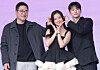 The director and cast of Netflix's rom-com series ″Boyfriend on Demand″ pose for photos during the show's press conference held in Jongno District, central Seoul, on Feb. 26. From left are director Kim Jung-sik, Blackpink's Jisoo and Seo In-guk. [NEWS1]