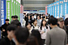 Job seekers attend a job fair for middle-sized companies held at Coex in Gangnam District, southern Seoul, on April 21. [YONHAP]