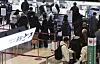 Travelers line up in front of check-in desks at Incheon International Airport on Feb. 28. [NEWS1]