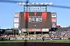 A scoreboard message at Hanwha Life Eagles Park in Daejeon during a Hanwha Eagles game marks the KBO’s first streak of 24 consecutive home sellouts. [HANWHA EAGLES]
