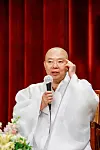 Buddhist monk Jeong Kwan speaks during the 'Human, Climate Change and Temple Food' seminar on Wednesday at the Korean Buddhism History and Culture Memorial Hall in Jongno District, central Seoul, hosted by the Cultural Corps of Korean Buddhism. [CULTURAL CORPS OF KOREAN BUDDHISM]