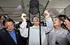 Democratic Party presidential candidate Lee Jae-myung holds up a traditional Korean hat at Yeongju Civic Stadium, where the Seonbi Culture Festival was held, in North Gyeongsang on May 4. [NEWS1]