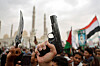 Protesters hold up weapons as they join thousands of people, mainly Houthi supporters, during a rally to show solidarity with Palestinians in Gaza, in Sanaa, Yemen July 4. [REUTERS/YONHAP]