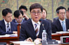 Cutlure Minister Chae Hwi-young attends a regular parliamentary audit into his ministry at the National Assembly in Seoul on Oct. 14. [YONHAP]