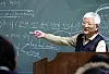 Late Seoul National University professor Kim Soo-haeng is seen during his departing lecture at the university [JOONGANG ILBO]