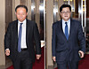 Rep. Yun Jae-ok, floor leader of the conservative People Power Party (PPP), left, and his liberal Democratic Party (DP) counterpart Rep. Hong Ihk-pyo, right, walk toward the speaker's office at the National Assembly in Yeouido, western Seoul, before their meeting on Thursday. [YONHAP]