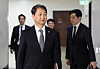 Minister of Trade, Industry and Energy Ahn Duk-geun walks toward the office of the chairperson of the Trade, Industry, Energy, SMEs and Startups Committee at the National Assembly in western Seoul on April 21. [NEWS1]