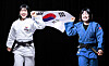 Judokas Huh Mi-mi, left, and Huh Mi-o pose with the Korean flag during an interview with the JoongAng Ilbo at the JoongAng Building in western Seoul on Feb. 15. [JOONGANG ILBO]