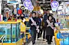 Officials from Incheon’s Namdong District Office and local residents carry out a campaign on Tuesday at Soraepogu fish market to prevent vendors from overpricing the seafood and marine products and to stabilize consumer prices. The district office also conducted an intense on-site probe to cease illegal commercial activities in the neighborhood where the fish market is located. [YONHAP]