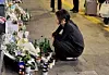 First lady Kim Keon Hee is seen on Wednesday laying flowers and reading condolence letters at the scene of the fatal car crash that killed nine people near Seoul City Hall on Monday in this picture uploaded on an online community website. [NEWS1]
