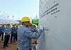 Saudi Aramco's president of downstream operations Mohammed Y. Al-Qahtani leaves his signature wishing for safe construction and the Shaheen project’s success on a 118-meter-high propylene tower at S-Oil's Shaheen project facilities in Ulsan on May 12. [S-OIL]