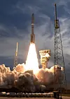 A United Launch Alliance Atlas V rocket lifts off carrying Amazon's Project Kuiper internet network satellites from the Cape Canaveral Space Force Station in Cape Canaveral, Florida, on April 28. [REUTERS/YONHAP]