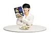 Actor Jung Hae-in holds up a dumpling product by Otoki [ [OTOKI]