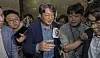 Lee Choon‑suak, chair of the National Assembly’s Legislation and Judiciary Committee and a member of the Democratic Party, is leaving the plenary session hall on Aug. 5 amid growing allegations of stock trades conducted under another person’s name. He responded to questions from reporters as he exited. [YONHAP]