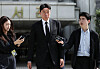 Footballer Hwang Ui-jo walks out of Seoul Central District Court in Seocho District, southern Seoul, after being handed a suspended prison sentence on appeal after being convicted of illegal filming on Sept. 4. [NEWS1]