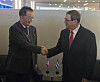 Cuban Foreign Minister Bruno Eduardo Rodriguez Parrilla, right, shakes hands with North Korean Vice Foreign Minister Kim Son-gyong in New York on Sept. 28. [SCREEN CAPTURE]