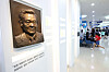 A sculpture of late Samsung Chairman Lee Kun-hee installed at a lobby at Seoul National University Hospital's Children Hospital in central Seoul [JANG JIN-YOUNG]