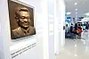 A sculpture of late Samsung Chairman Lee Kun-hee installed at a lobby at Seoul National University Hospital's Children Hospital in central Seoul [JANG JIN-YOUNG]