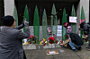 People take pictures of a makeshift memorial of flags, flowers and other items outside of Farragut West Station, in Washington, Nov. 30, near the site where two National Guard members were shot. [AP/YONHAP]