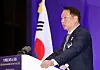 Chey Tae‑won, chairman of SK Group and head of the Korea Chamber of Commerce and Industry, delivers a welcome address at the Korea‑Vietnam Business Forum held at a hotel in Hanoi on June 23, 2023. [YONHAP]
