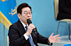 President Lee Jae Myung attends a meeting with young scientists at the Blue House in Seoul on Feb. 5. [YONHAP]